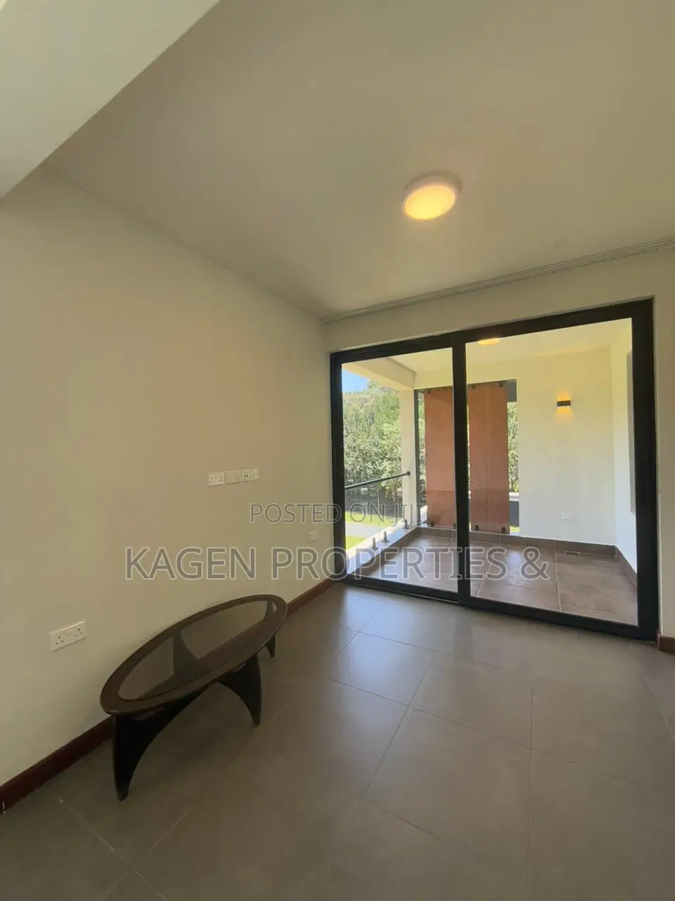 5bdrm Maisonette in Hardy for sale