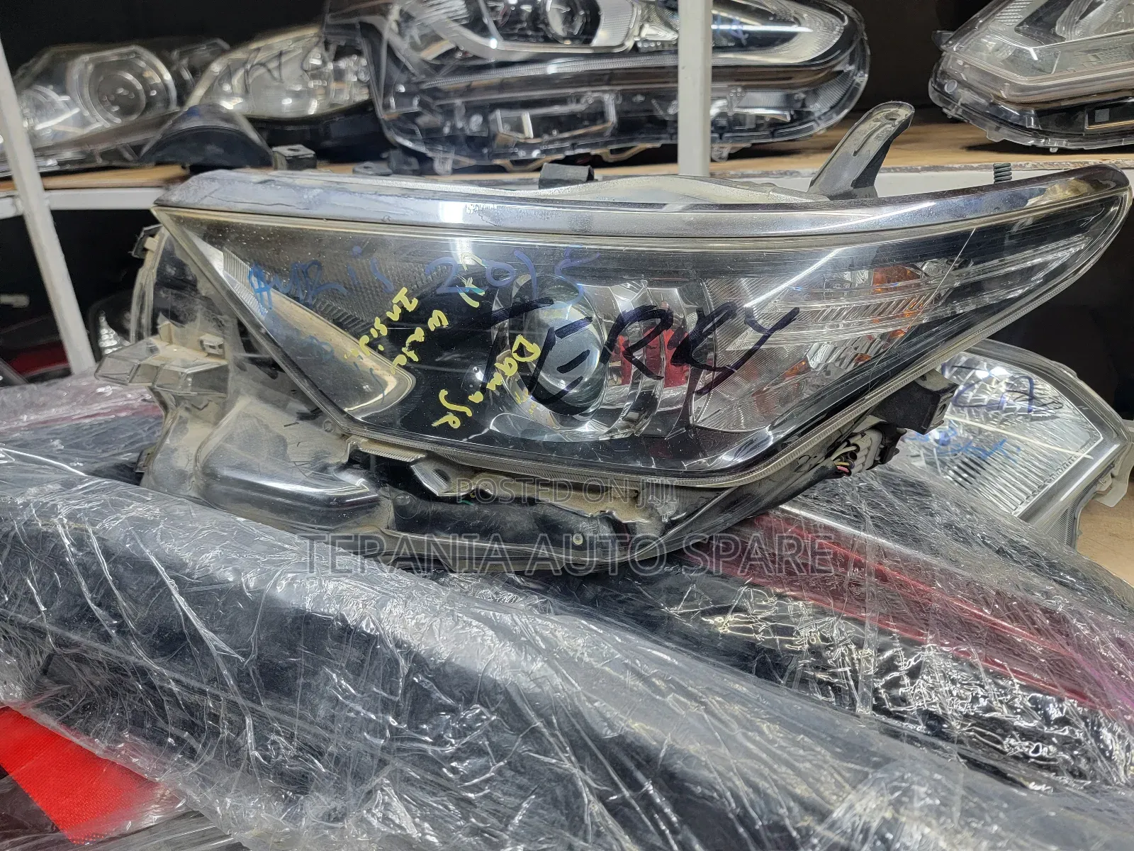 Auris 2012 Headlight Non Zenon