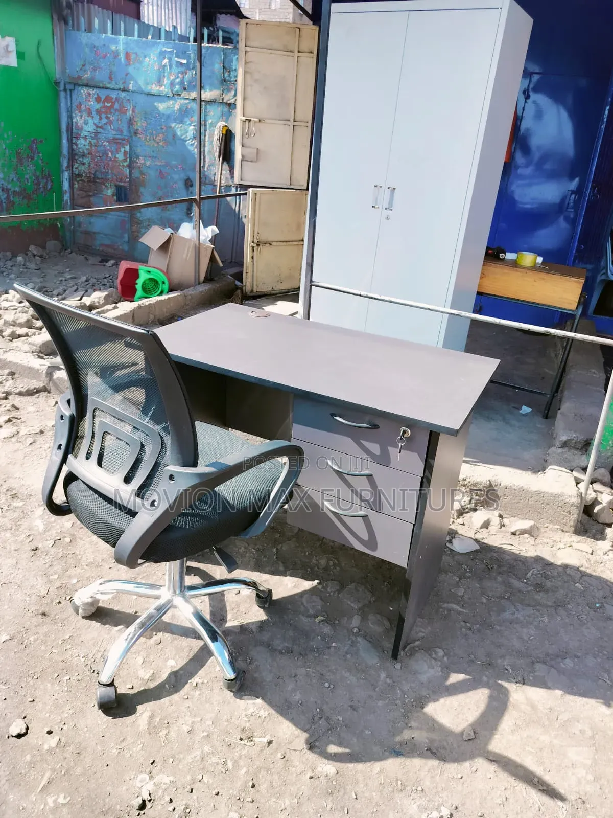 0.9m Office Desk/Chair