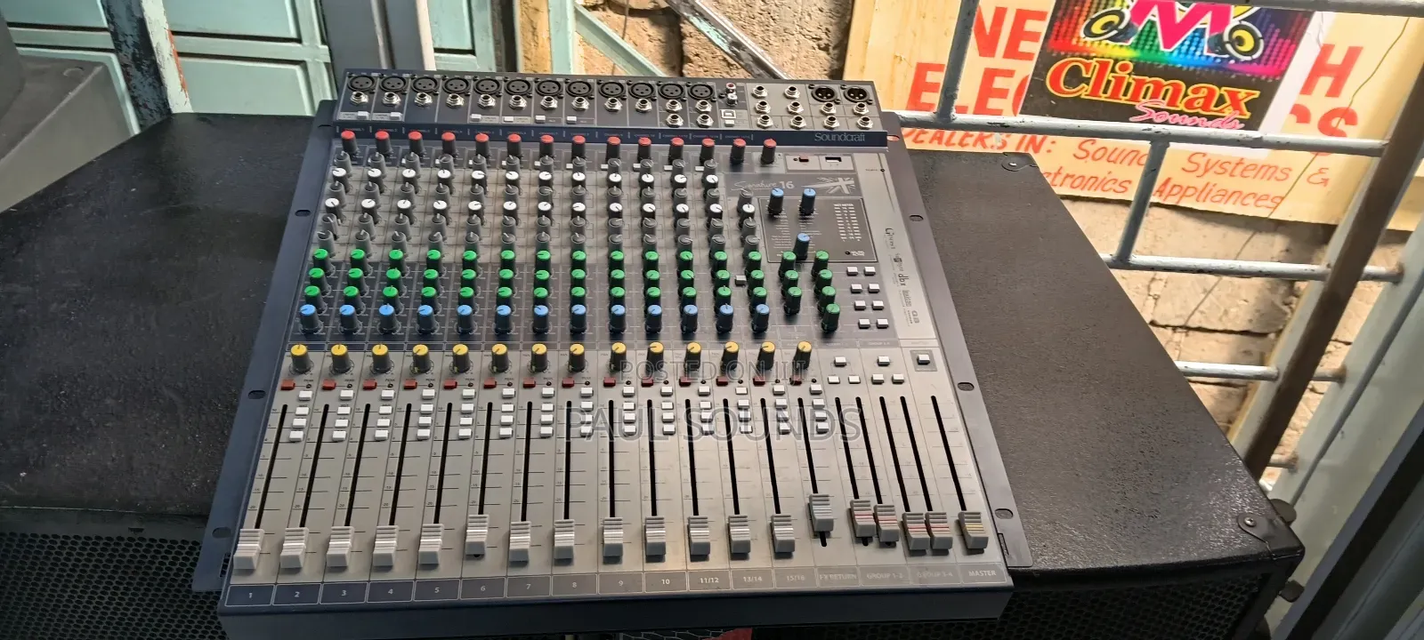 Soundcraft Signature 16 Analog Mixer Professional 16-Channel