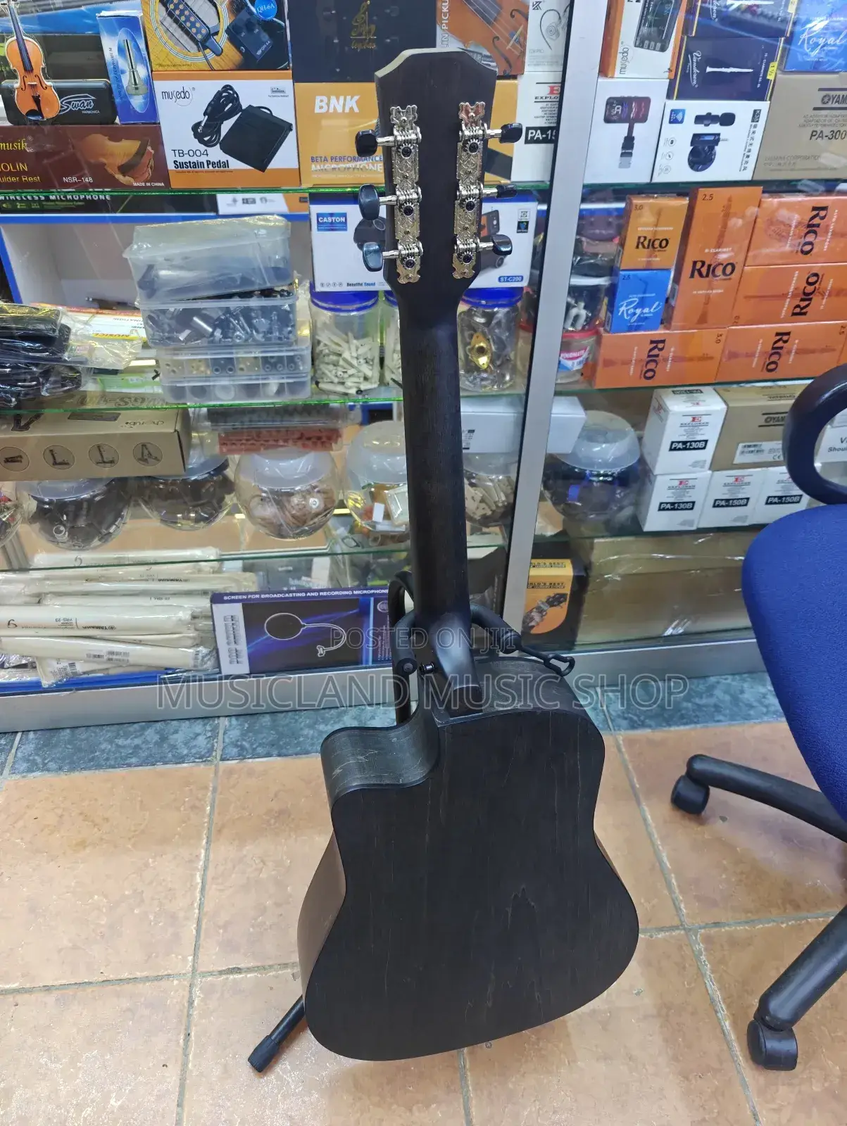 Malt Acoustic Guitar