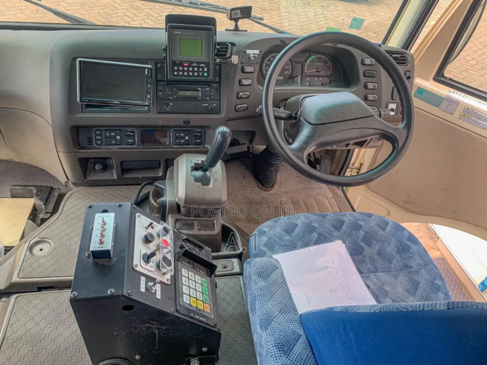 Mitsubishi Fuso Rosa 2018 Beige