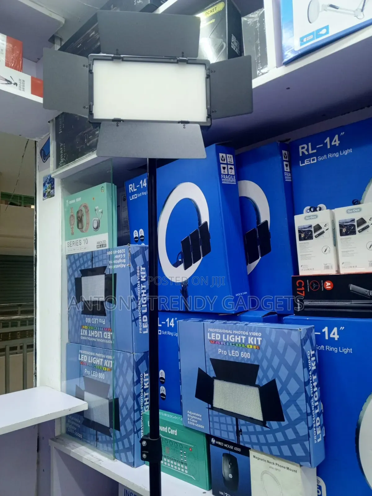Professional Led Video Light Panel (Led-u600+) With Adjustable Stand