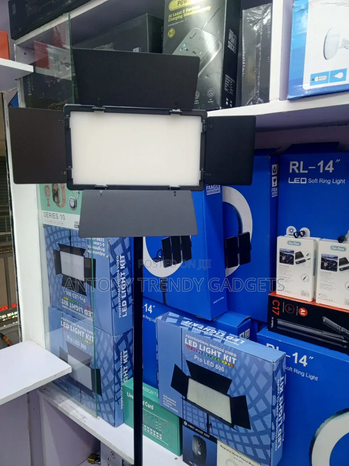 Professional Led Video Light Panel (Led-u600+) With Adjustable Stand
