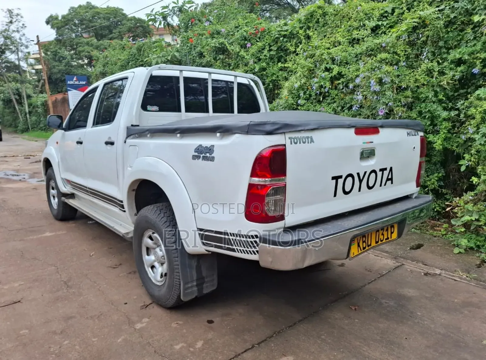 Toyota Hilux 2012 White