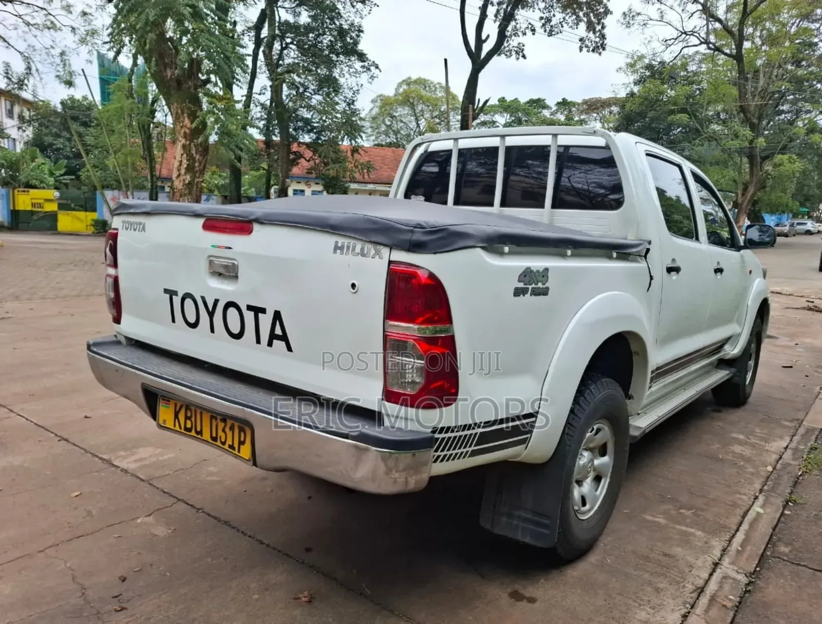 Toyota Hilux 2012 White