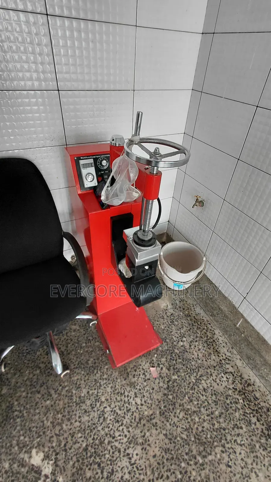 Heavy Duty Tyre Vulcanizing Machine Best Quality.