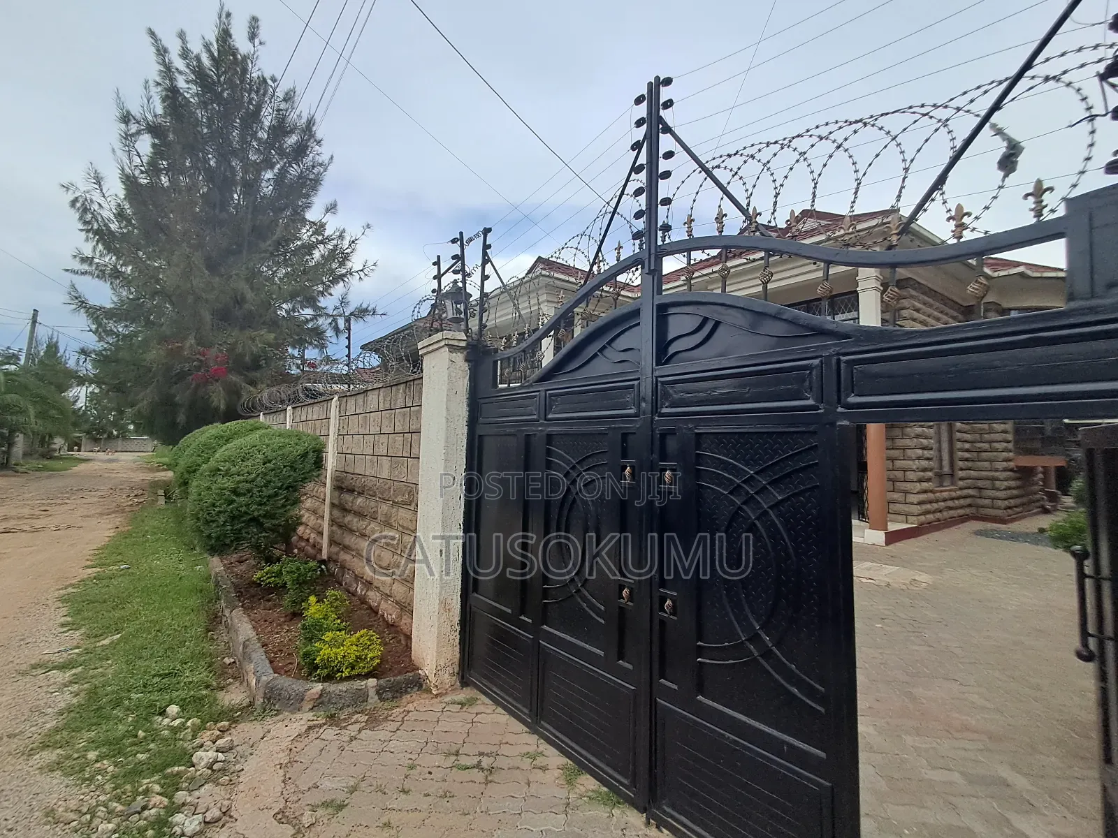 5bdrm Maisonette in Syokimau, Gateway Mall Area for rent