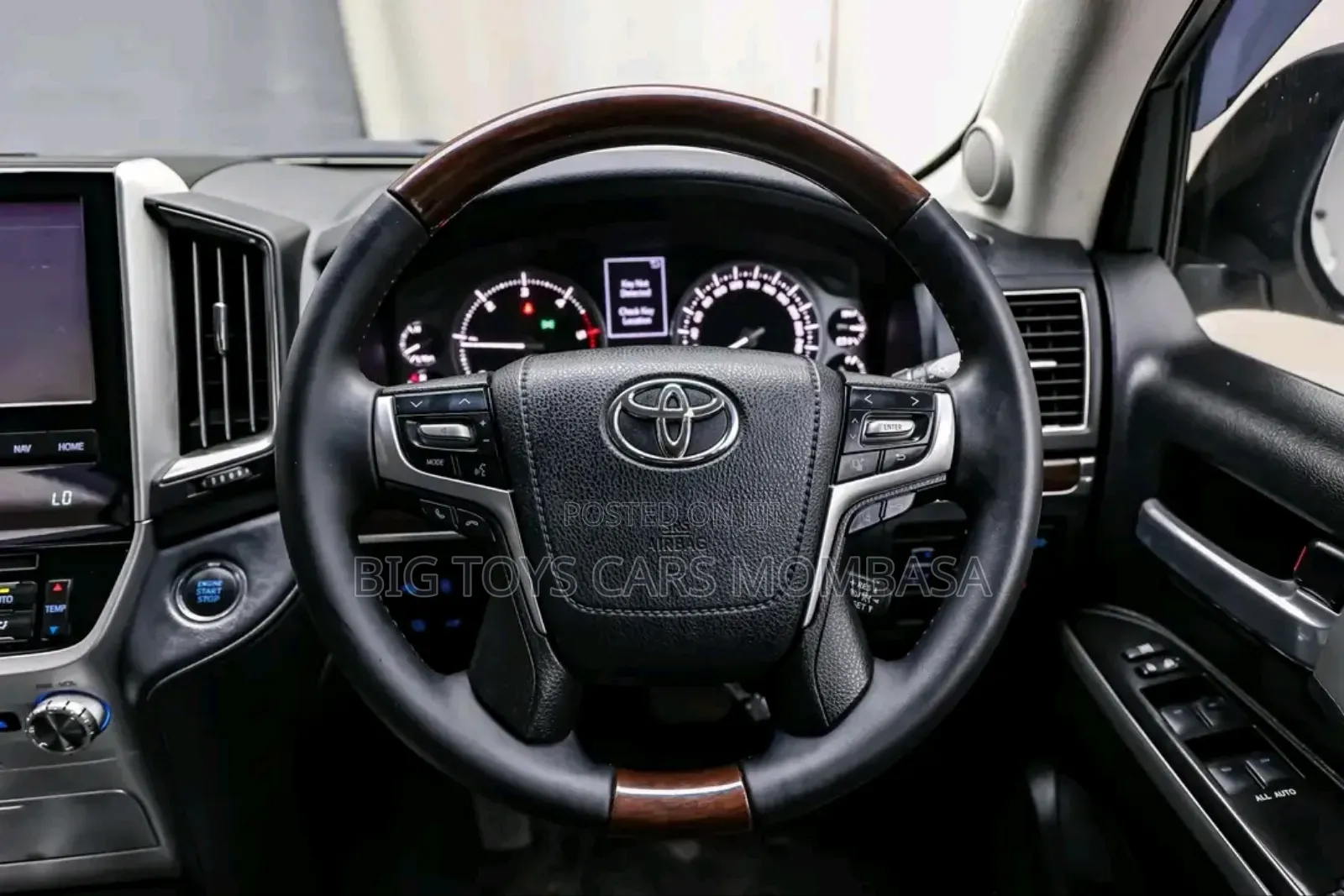 Toyota Land Cruiser 4.5 V8 VXR 2018 White