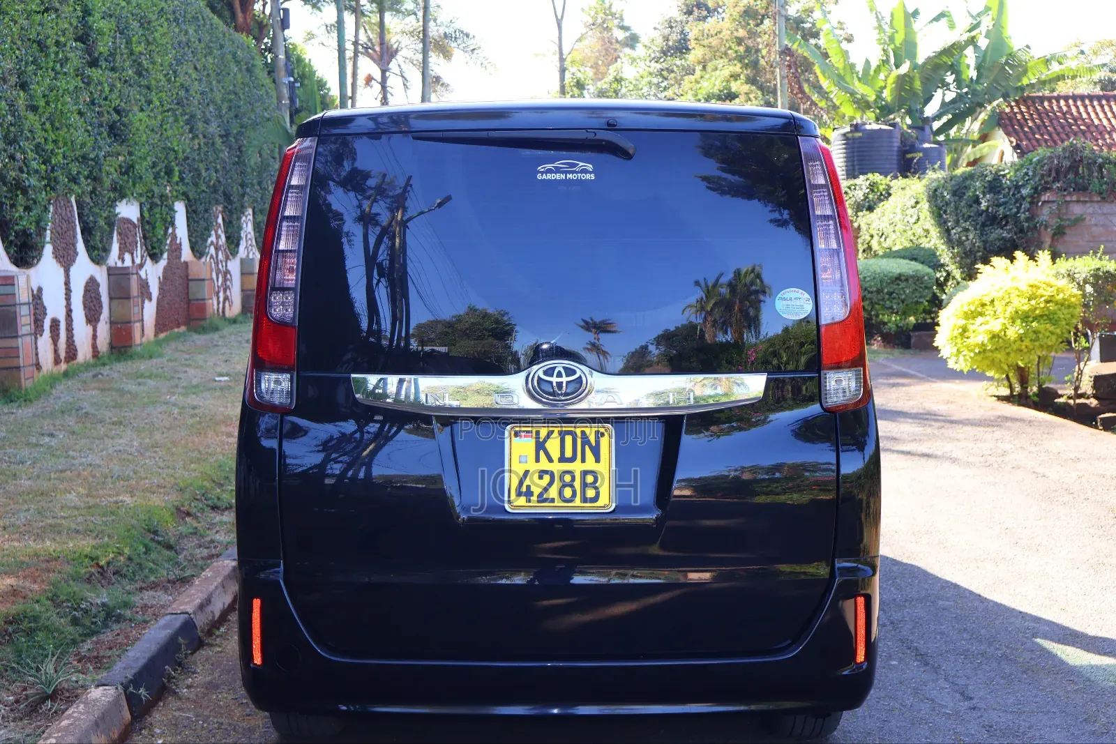 Toyota Noah 2.0 FWD (8 Seater) 2016 Black