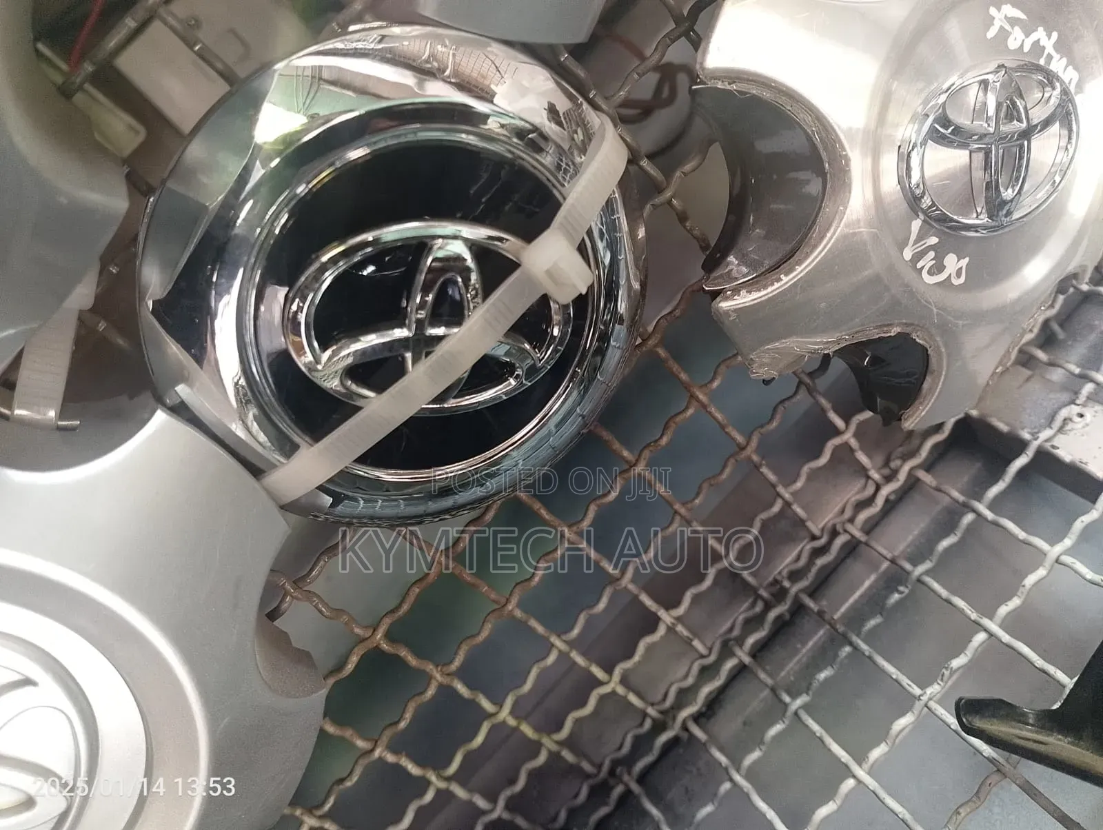 Rim Cap V8 200 Series