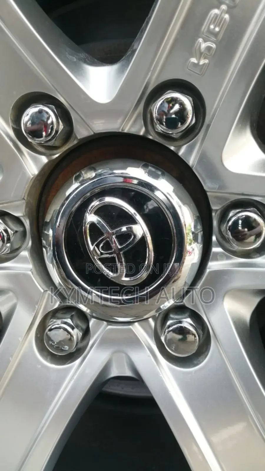Rim Cap V8 200 Series