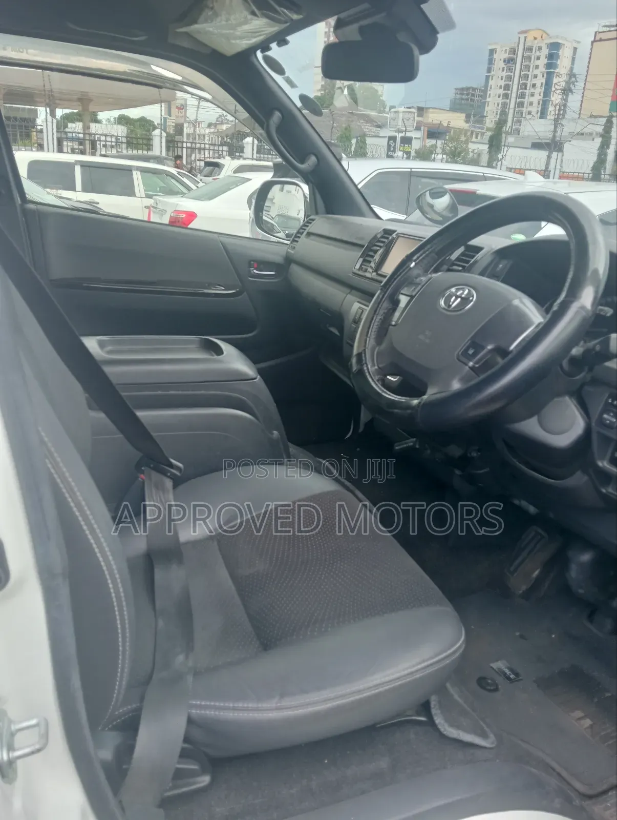 Toyota HiAce 2018 White
