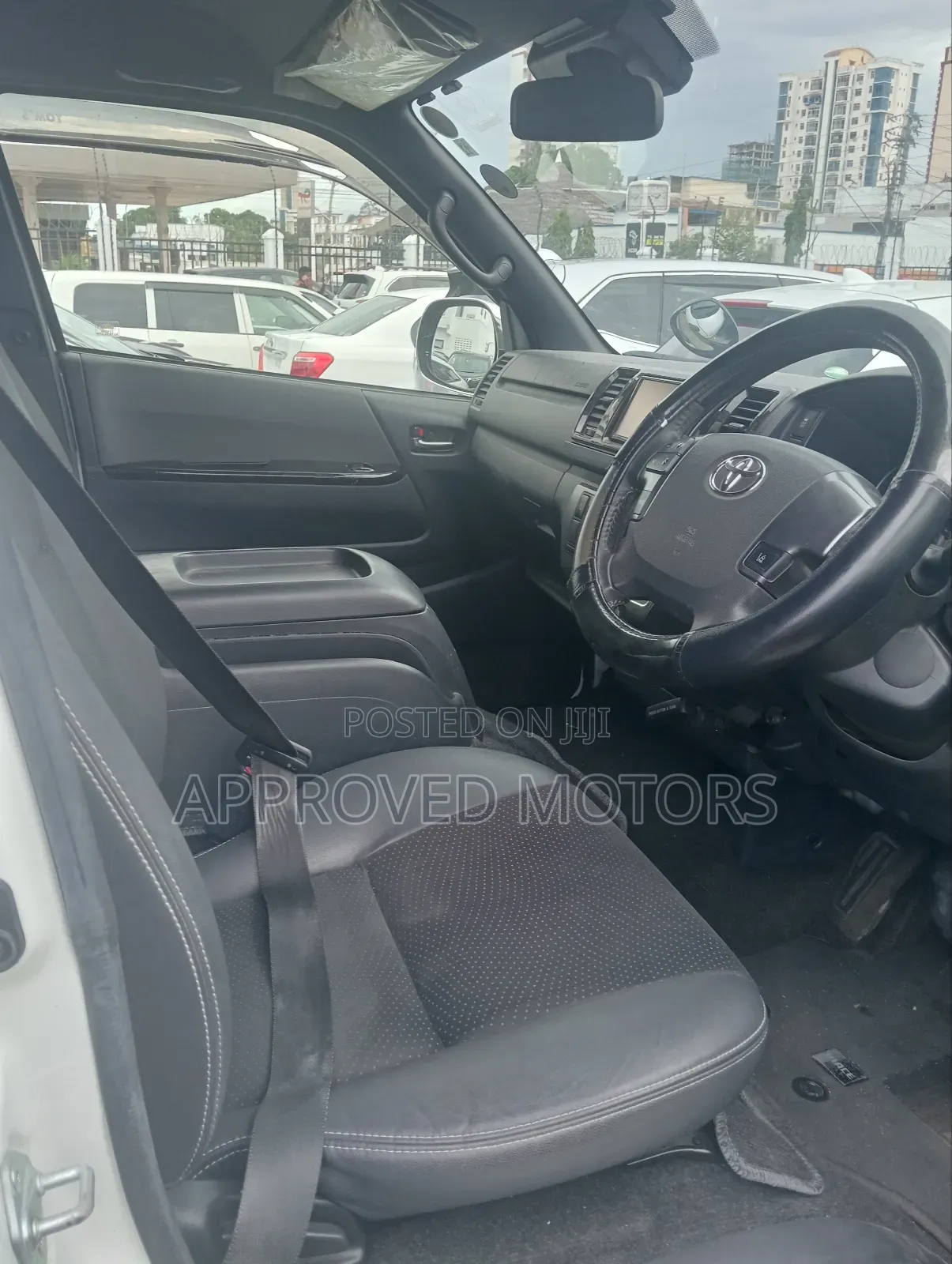 Toyota HiAce 2018 White