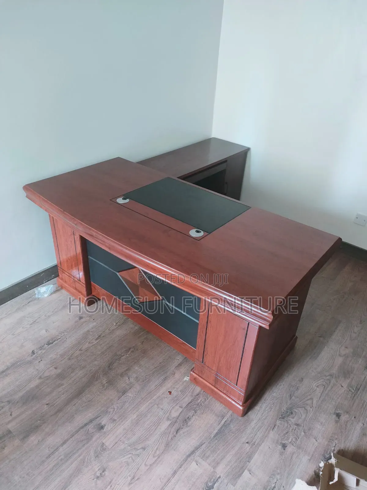 1.6meter Executive Desk With Mahogany Finish