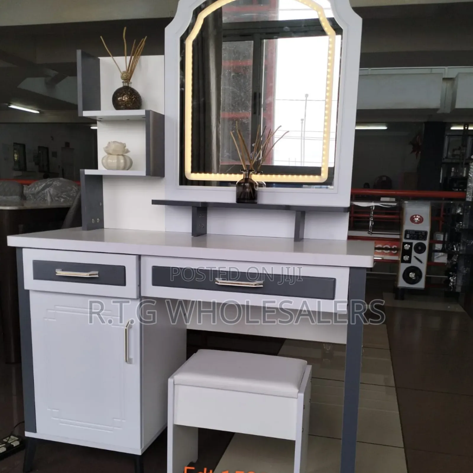 Large Executive Dressing Table With Sliding Mirror Ample Storage