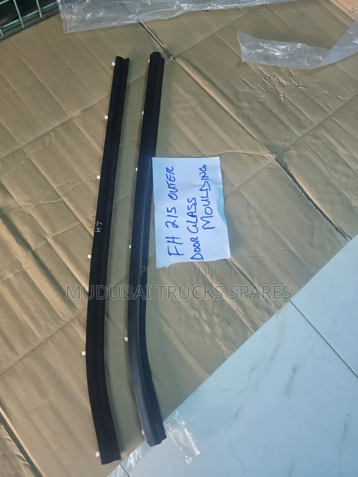 Mitsubishi Fh 215 Door Glass Moulding