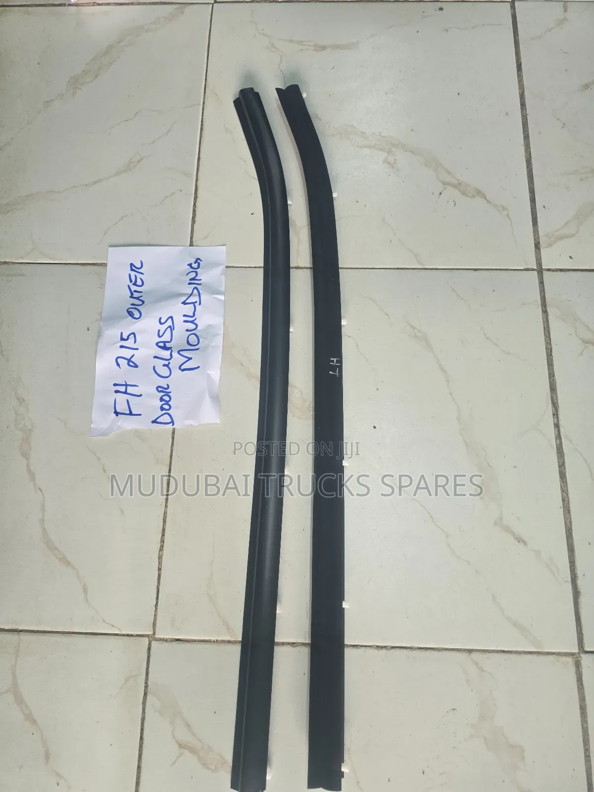 Mitsubishi Fh 215 Door Glass Moulding
