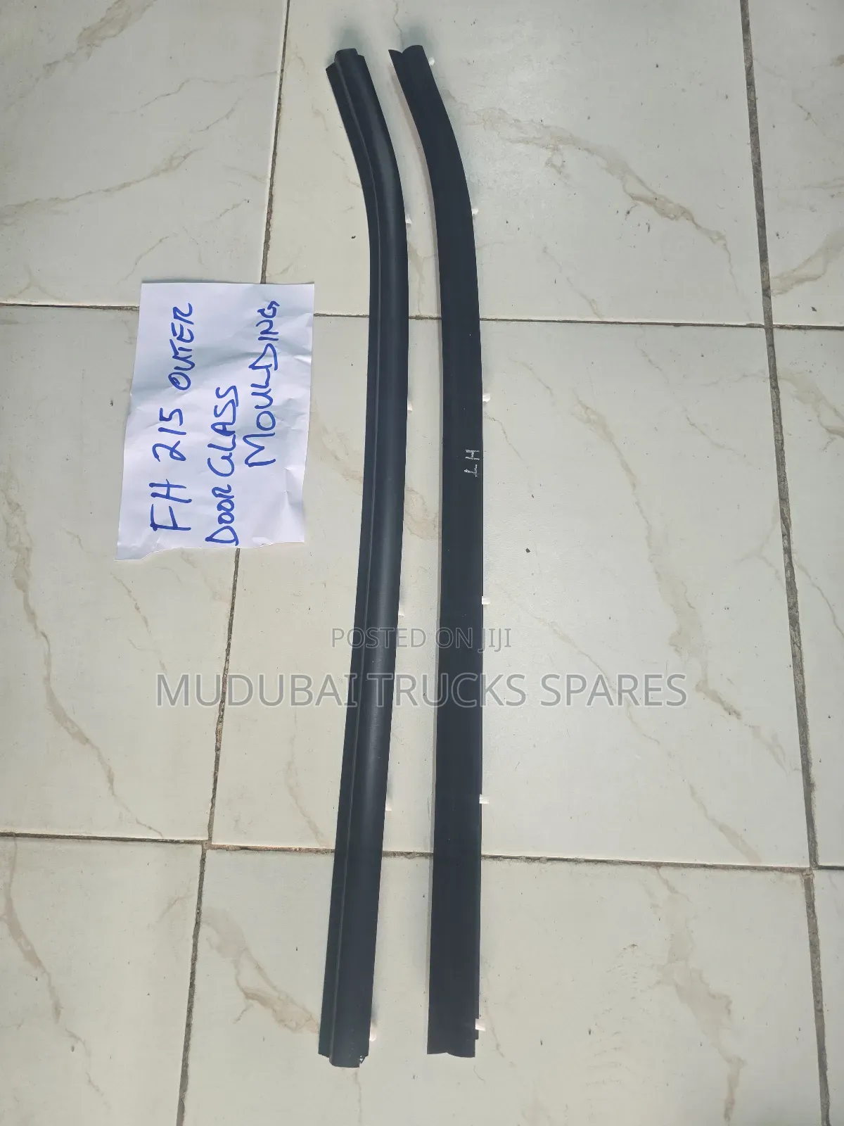 Mitsubishi Fh 215 Door Glass Moulding