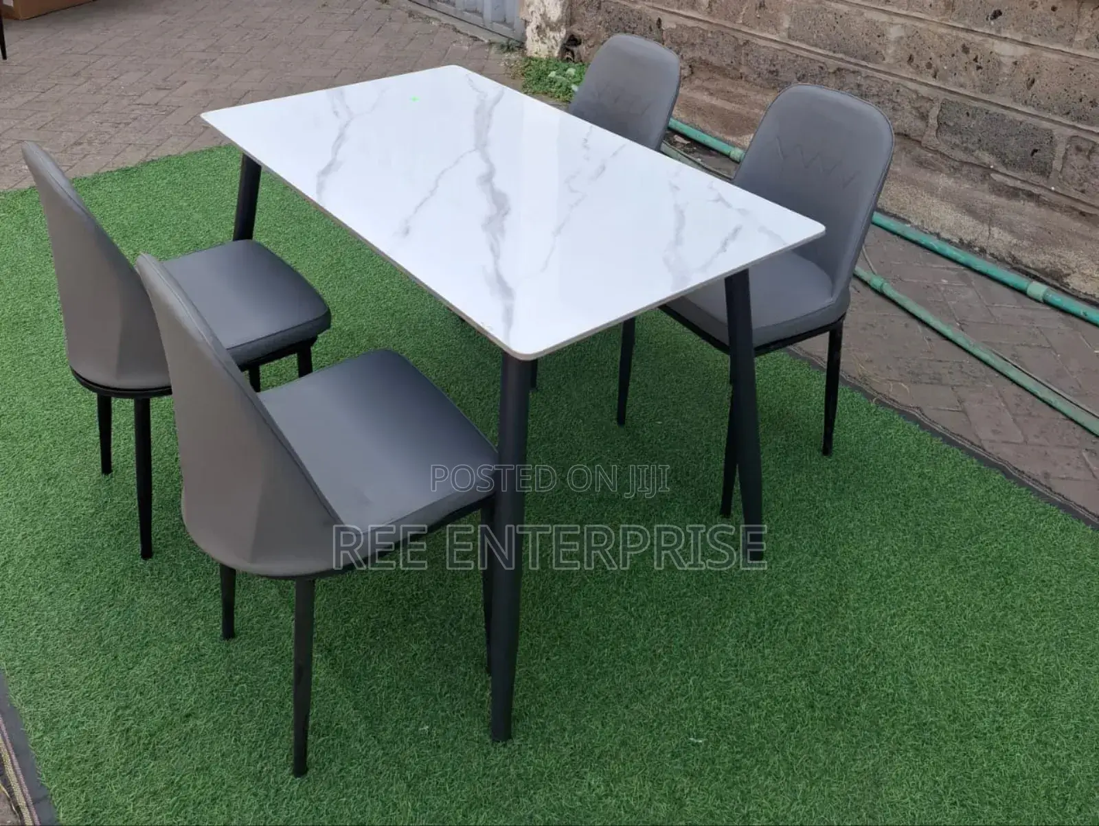Modern 4 Sitter  Executive Top Glass Dinning Table