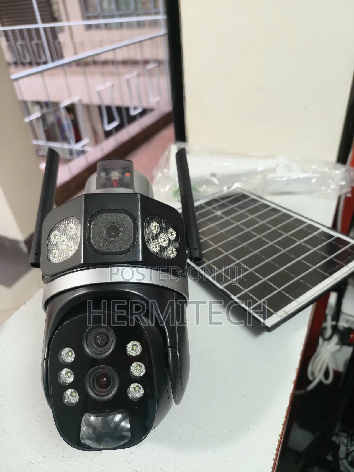 Triple Lens 4g Smart Camera Waterproof Solar Powered PTZ CCTV Camera