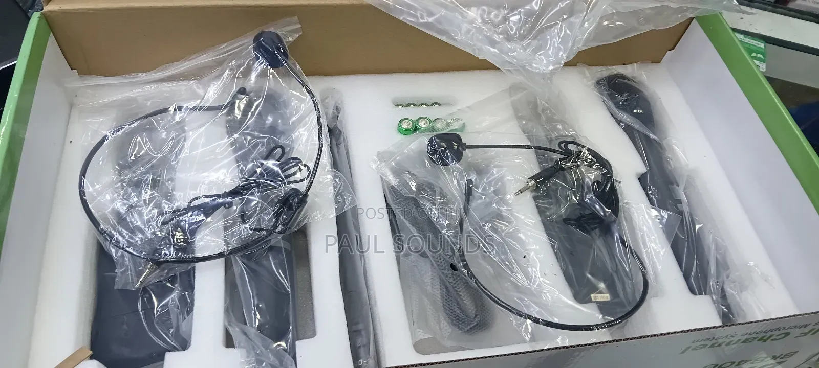 BNK Bk8400 Uhf 4-Channel Wireless Microphone System