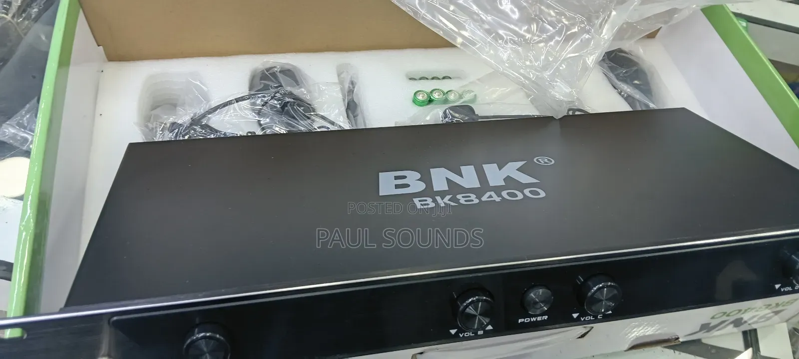 BNK Bk8400 Uhf 4-Channel Wireless Microphone System