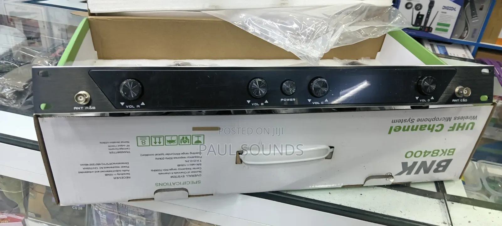 BNK Bk8400 Uhf 4-Channel Wireless Microphone System