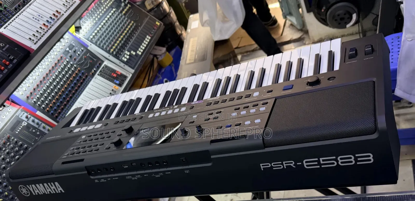 Yamaha PSR 583 61 Key Keyboard