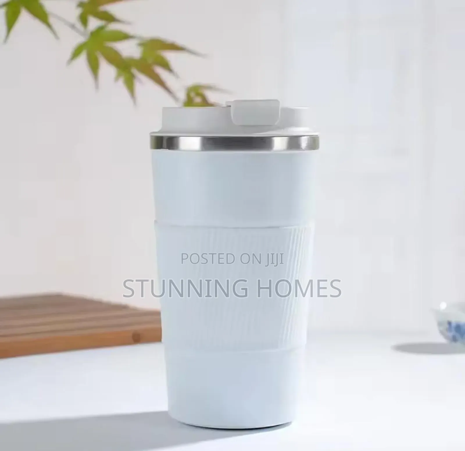 Travel Vacuum Tumbler With a Lid