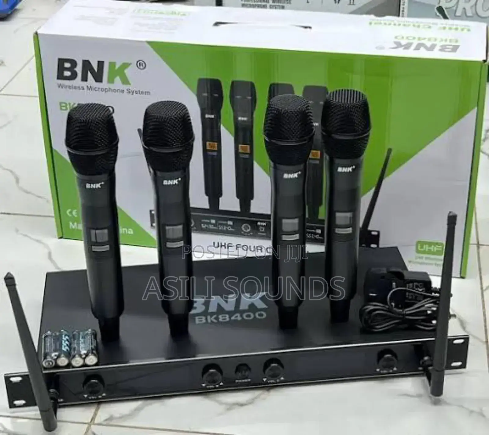 BNK Bk8400 4-in-1 Uhf Wireless Microphone System.