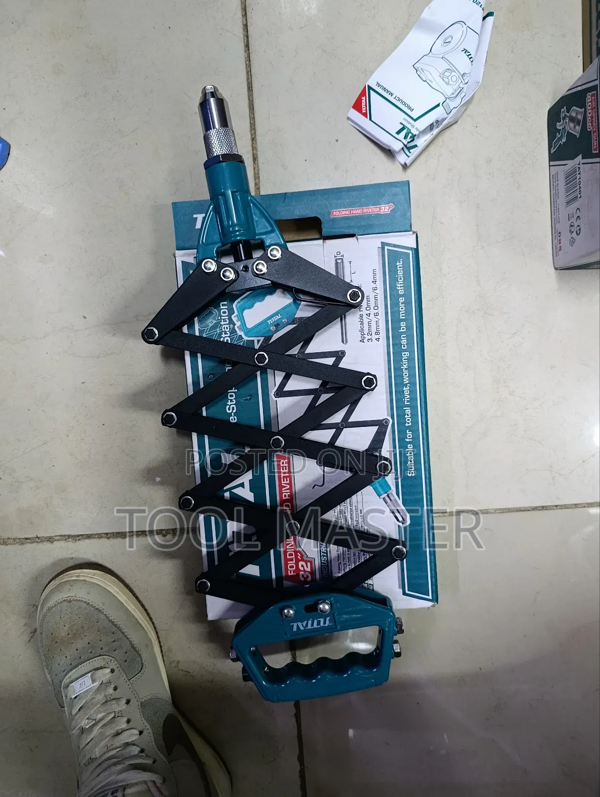 32" Total Folding Hand Rivet Gun