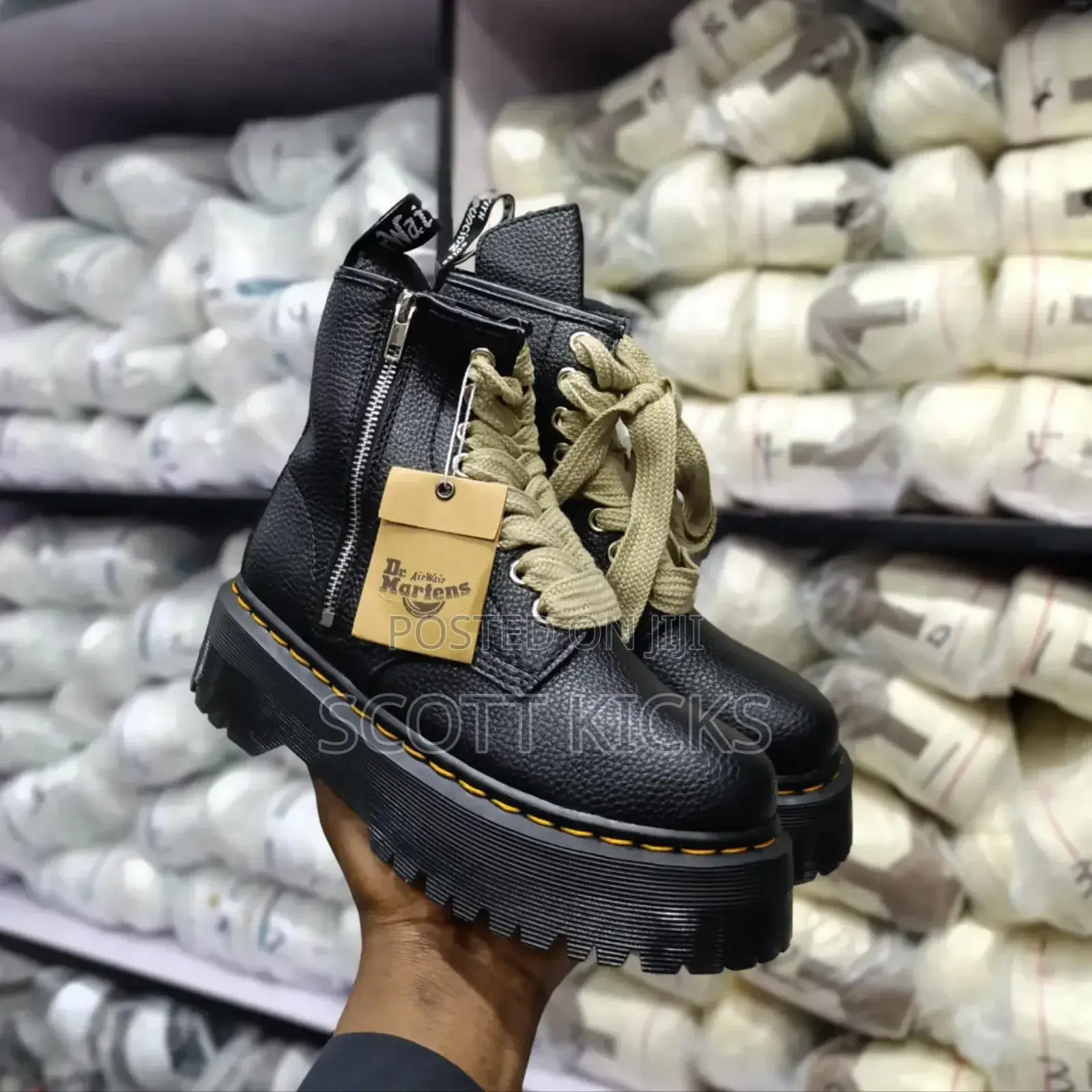 Dr Marten Unisex Boots