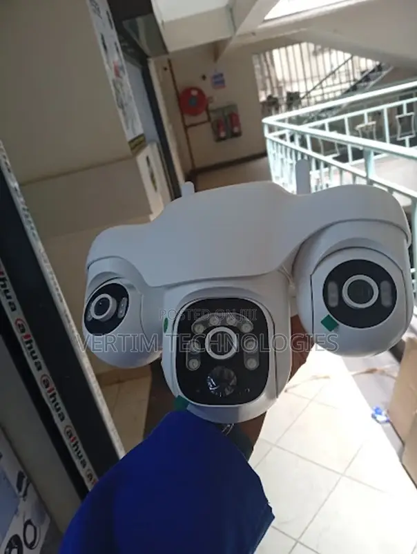 Triple Lens 4g Solar Powered PTZ CCTV All Lens Rotates Through Phone