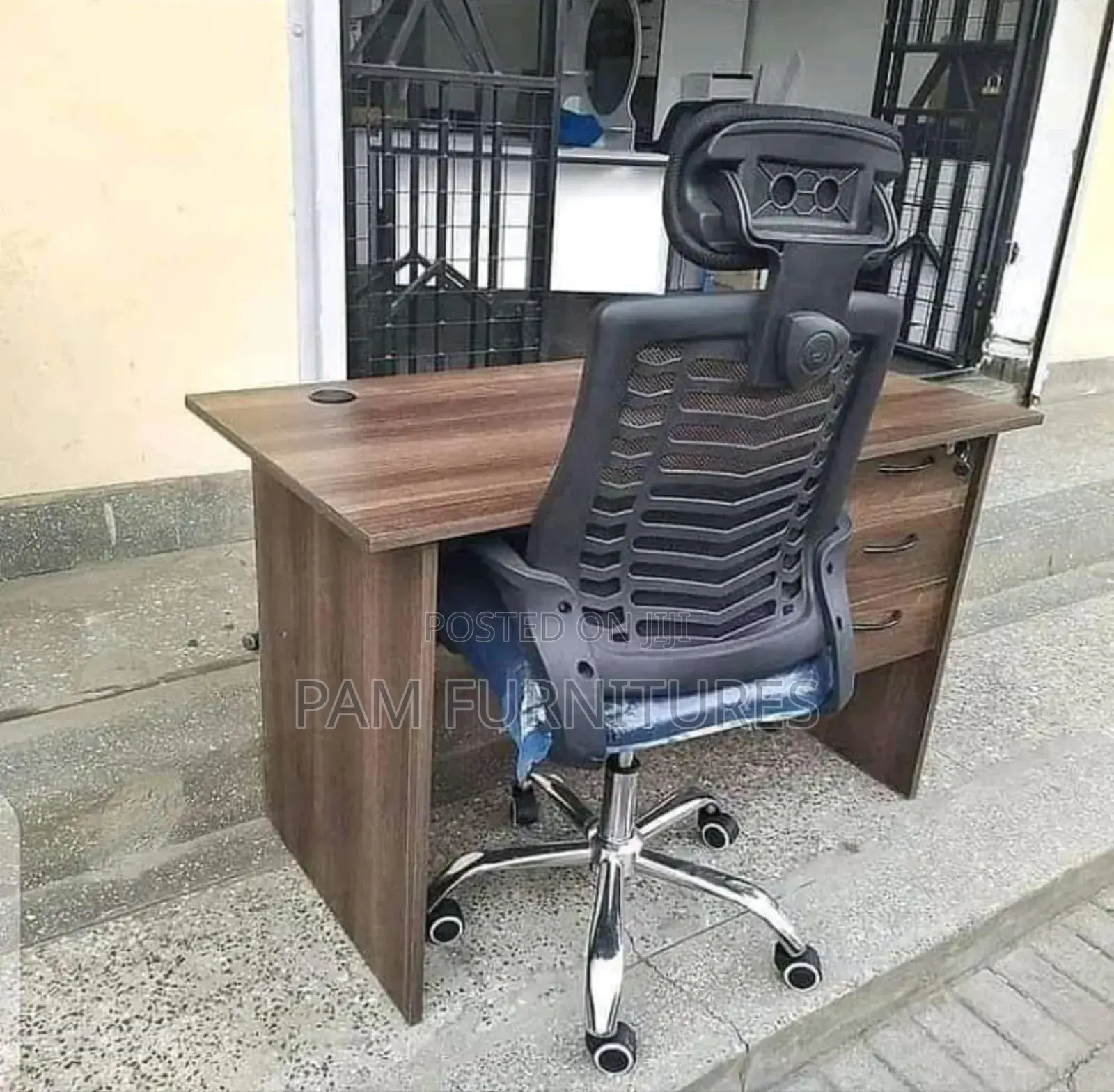 Office Desk$ With a Head Rest