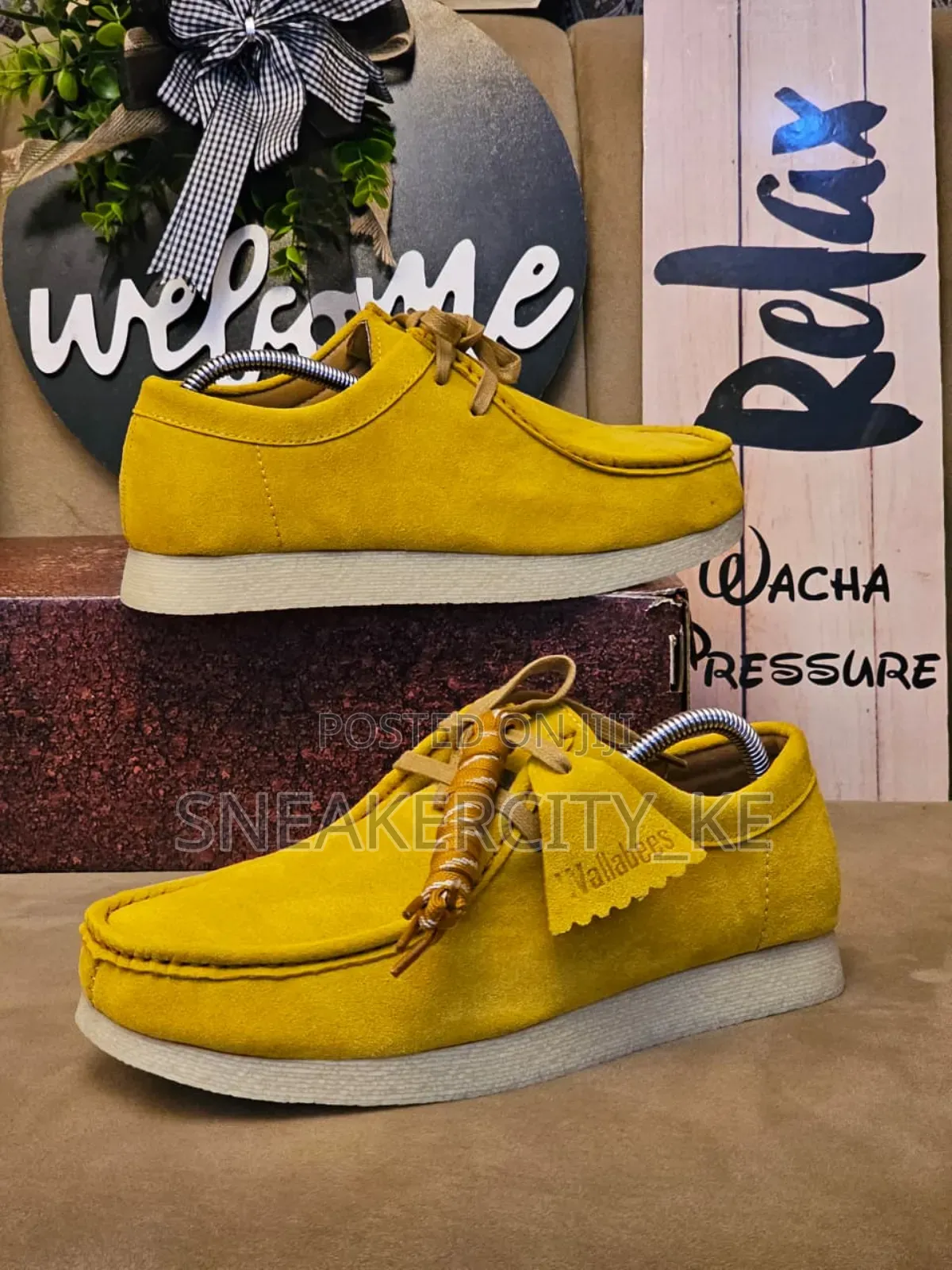 Mustand Yellow Clarks Wallabees