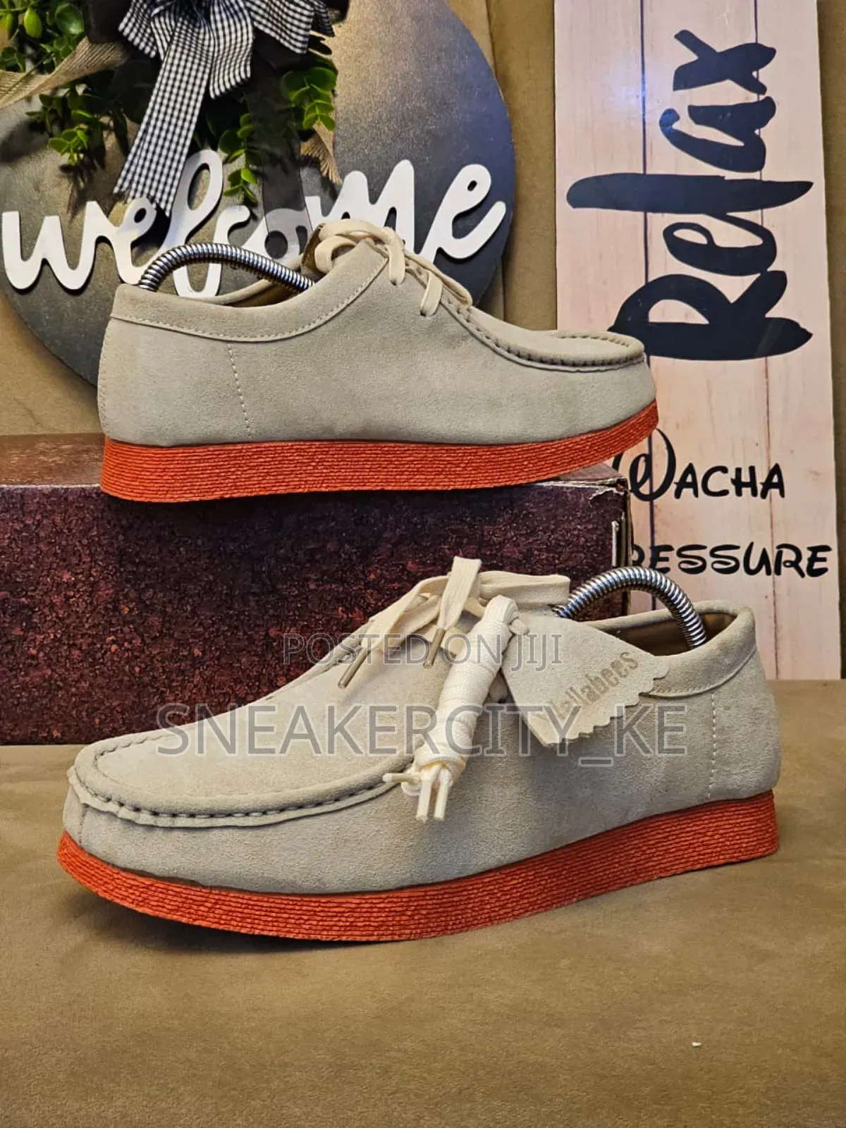 Mustand Yellow Clarks Wallabees