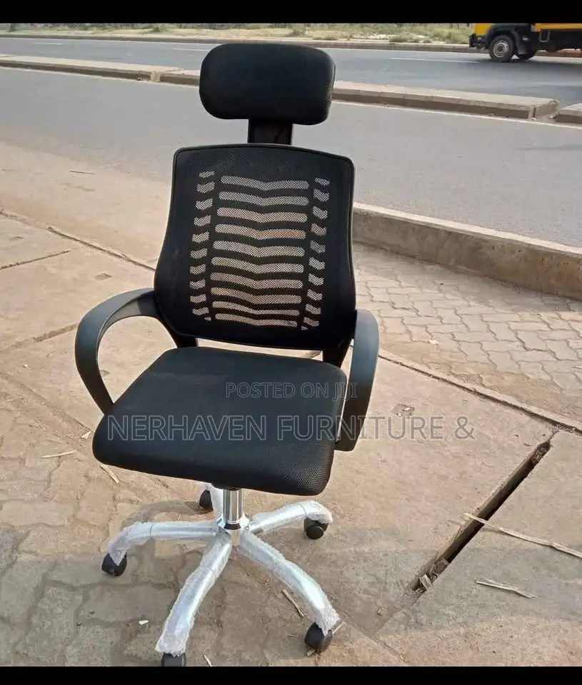 Swivel Office Chair With Comfortable Headrest