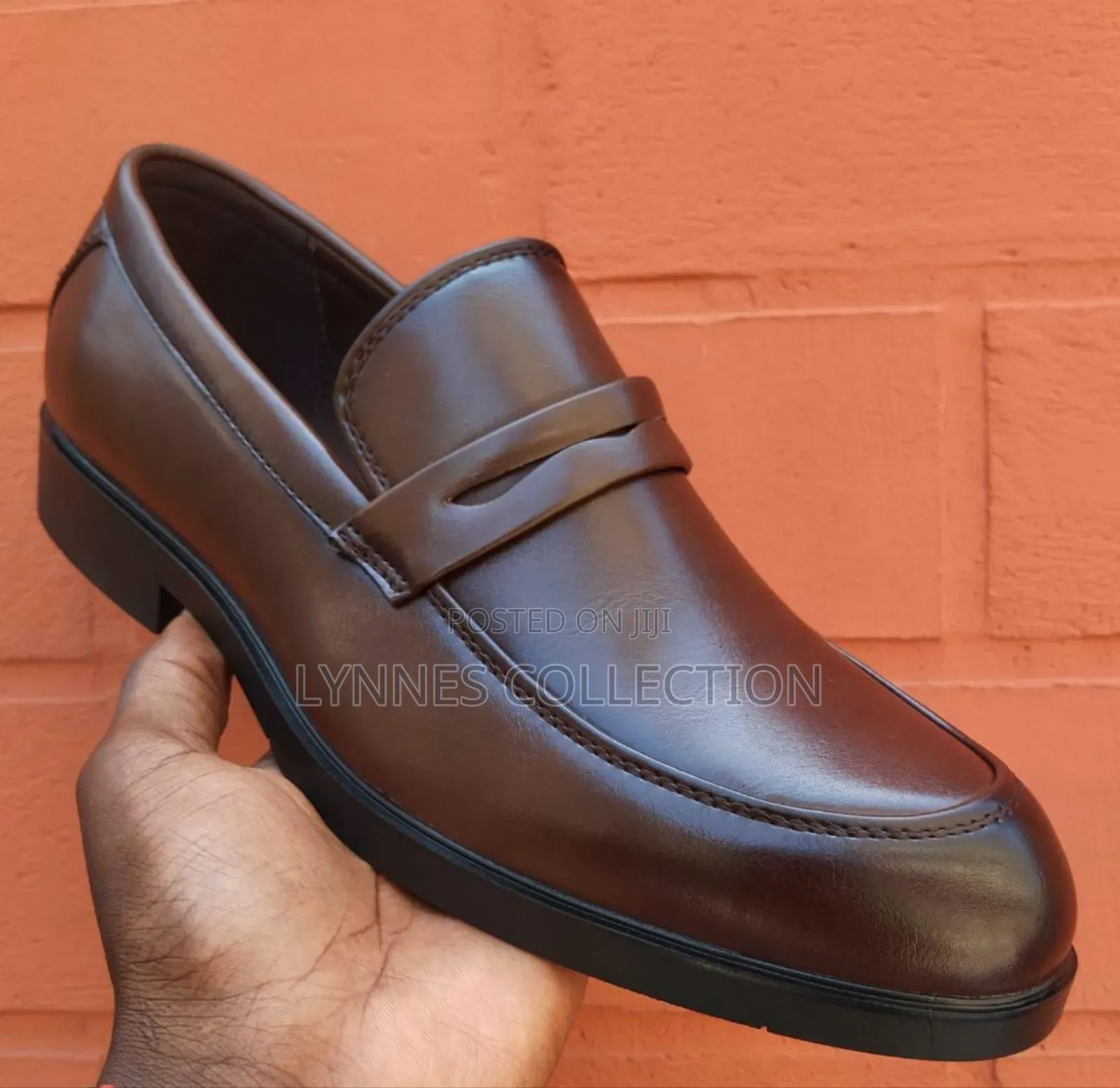 Laceless Officials