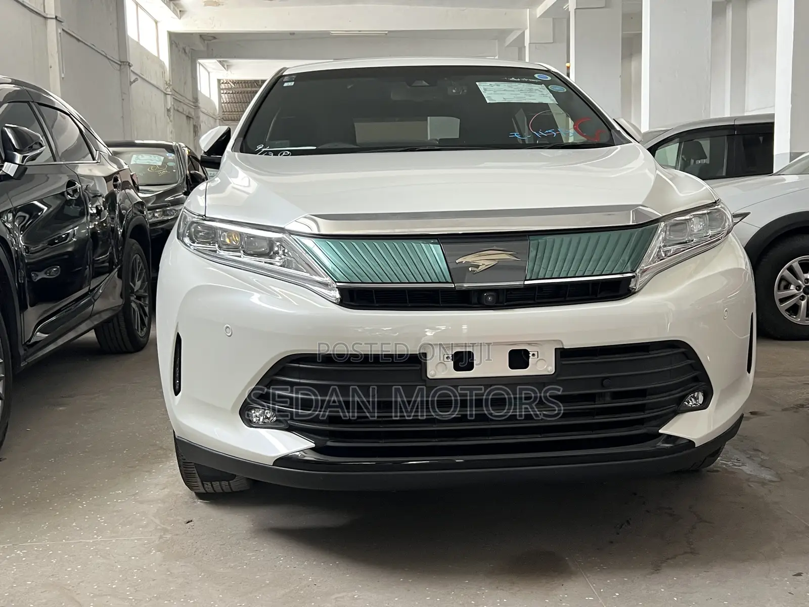 Toyota Harrier 2.5 Hybrid 4WD 2019 White