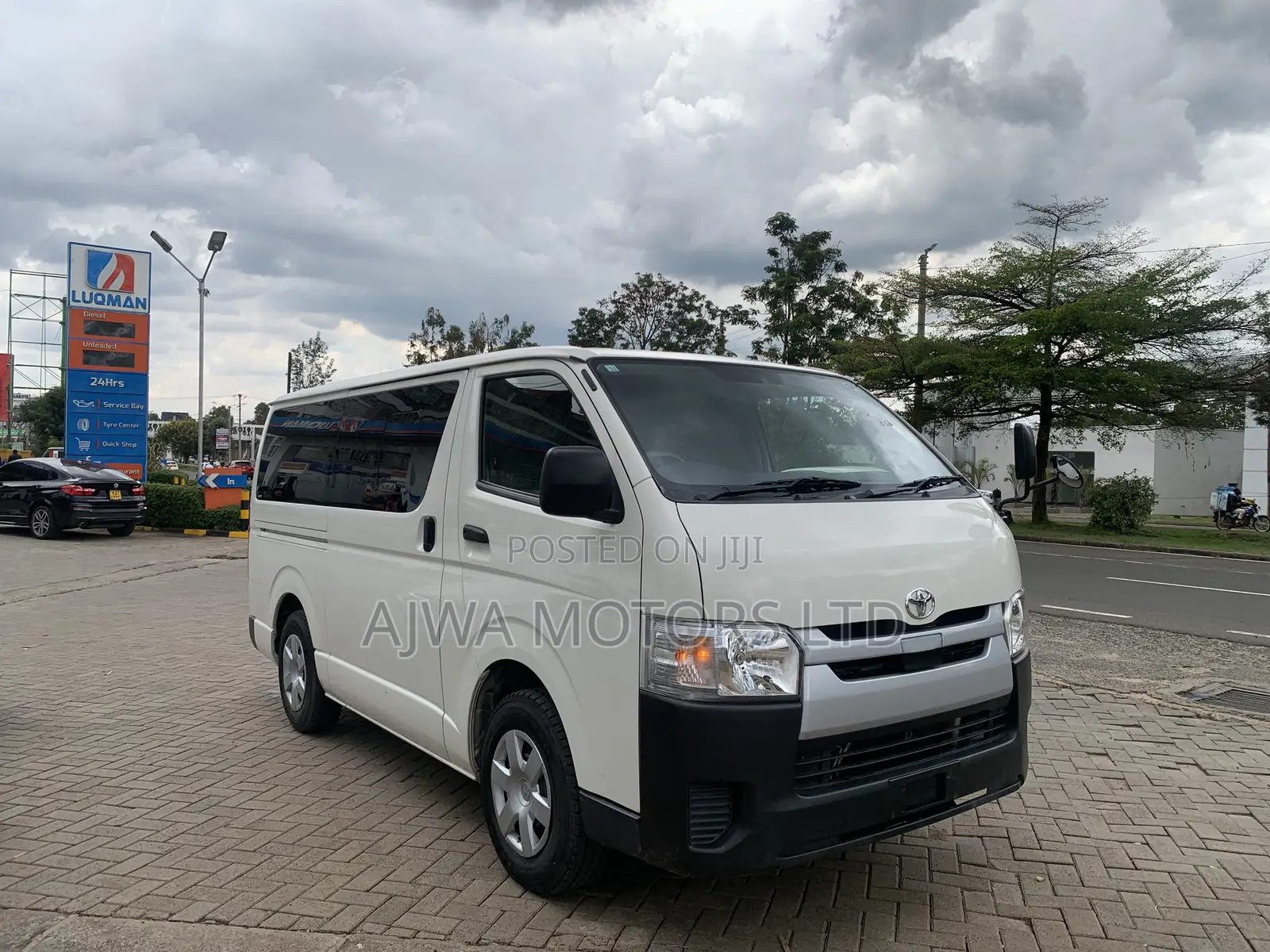 Toyota HiAce 2019 White