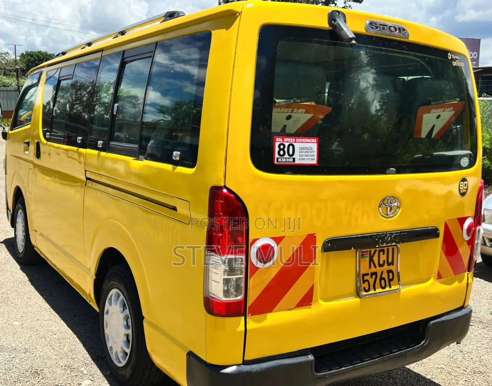 Toyota HiAce 2012 Yellow