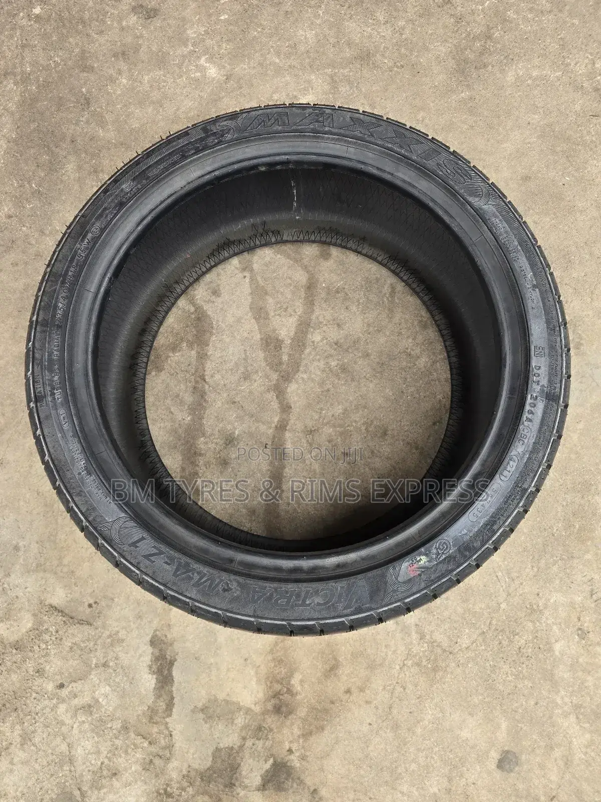 235 /40 R18 Maxxis (Taiwan)