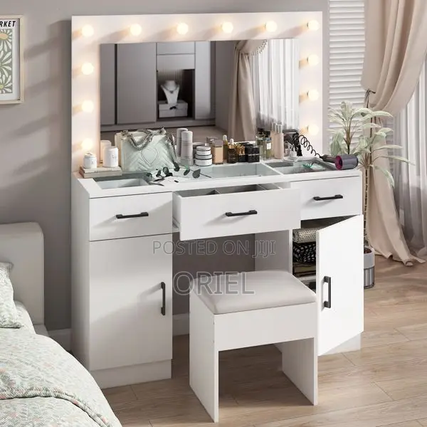 Office Desk : 1.2m Office Desk With Multiple Lockable Drawers