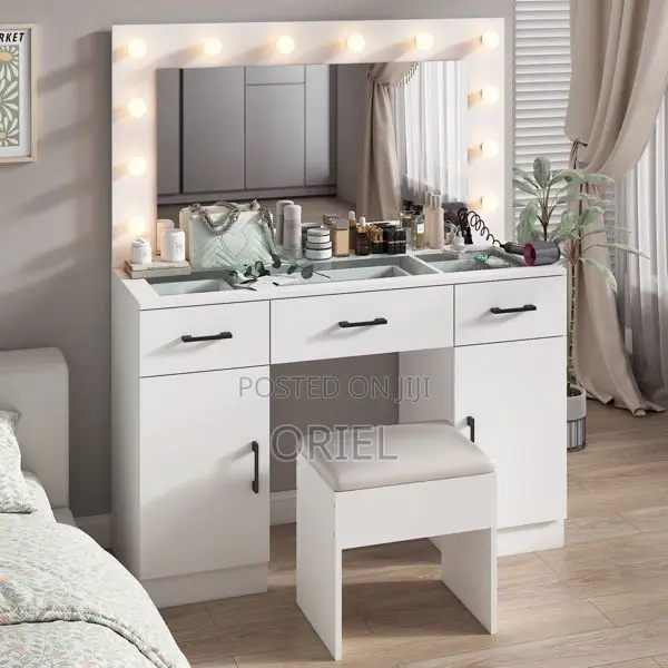 Office Desk : 1.2m Office Desk With Multiple Lockable Drawers