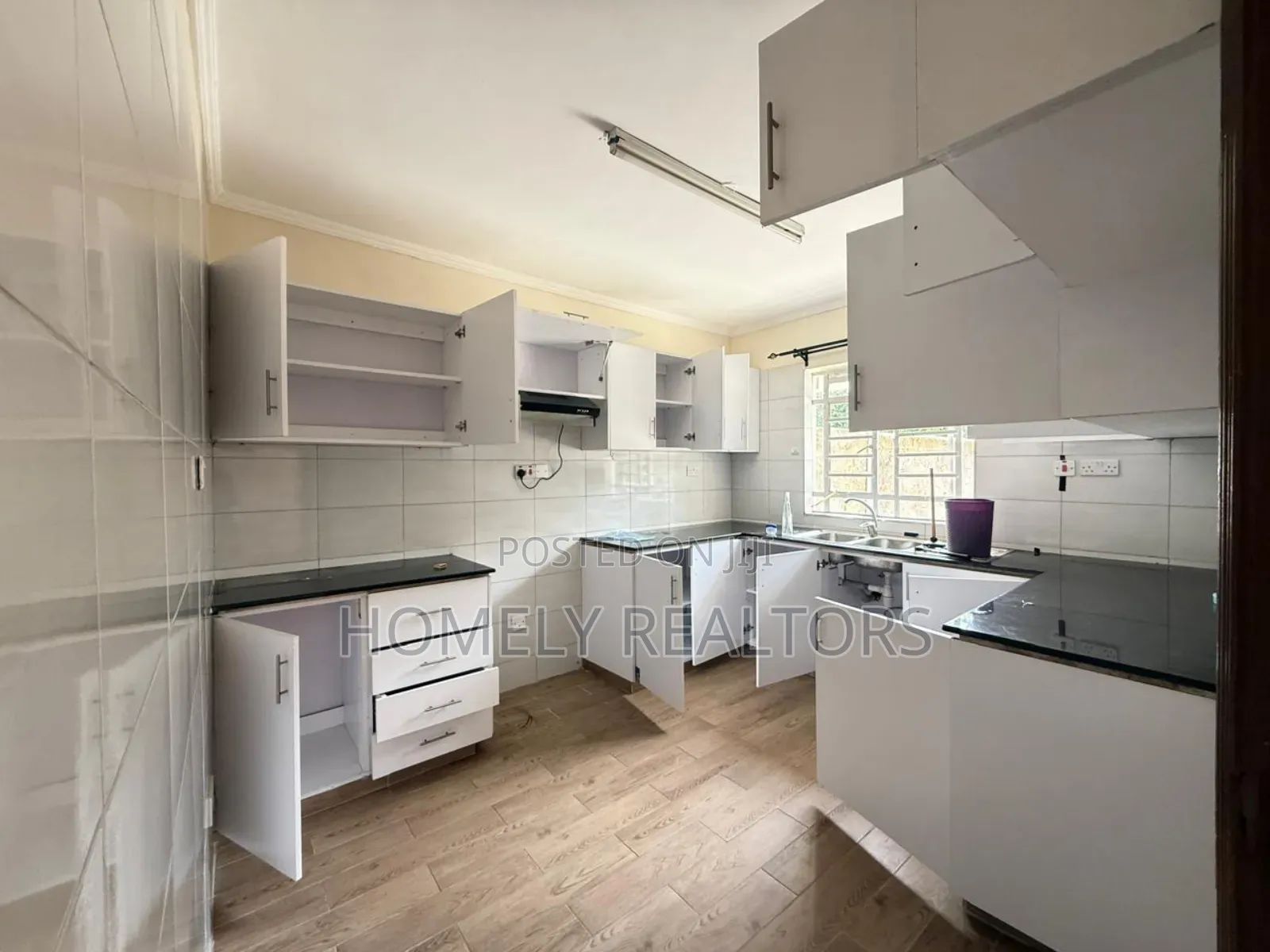4bdrm Maisonette in Nairobi, Karen for rent