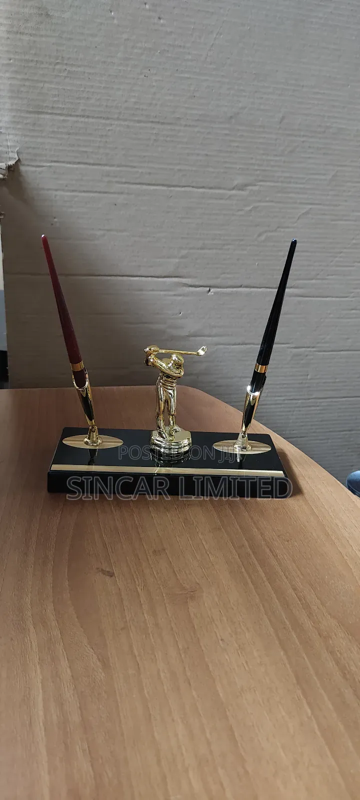 A Deluxe Golfer Desk Set