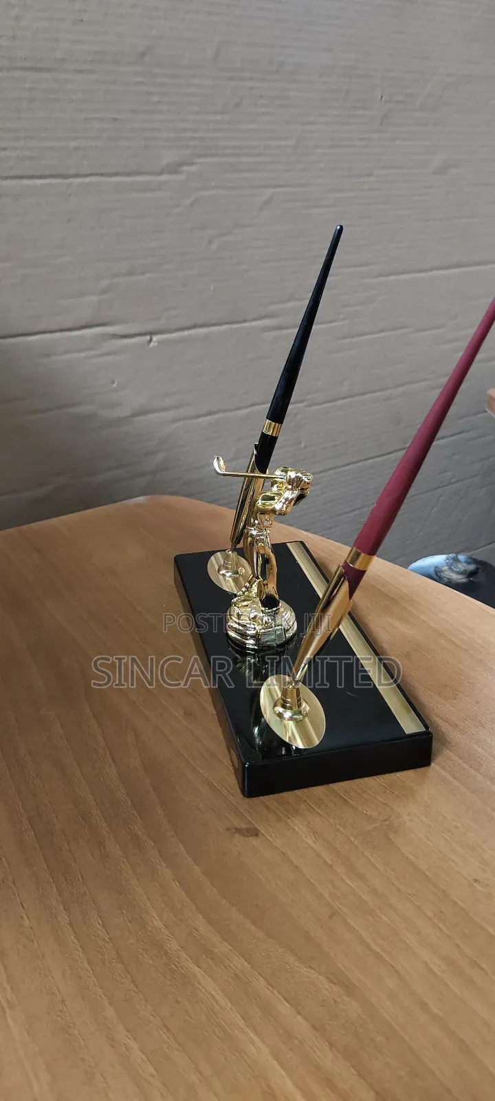 A Deluxe Golfer Desk Set