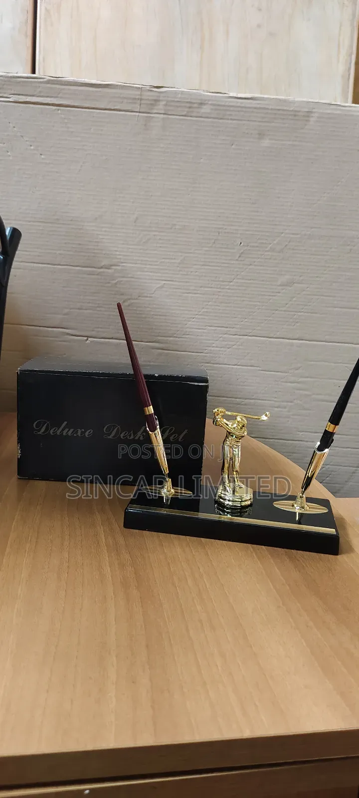 A Deluxe Golfer Desk Set