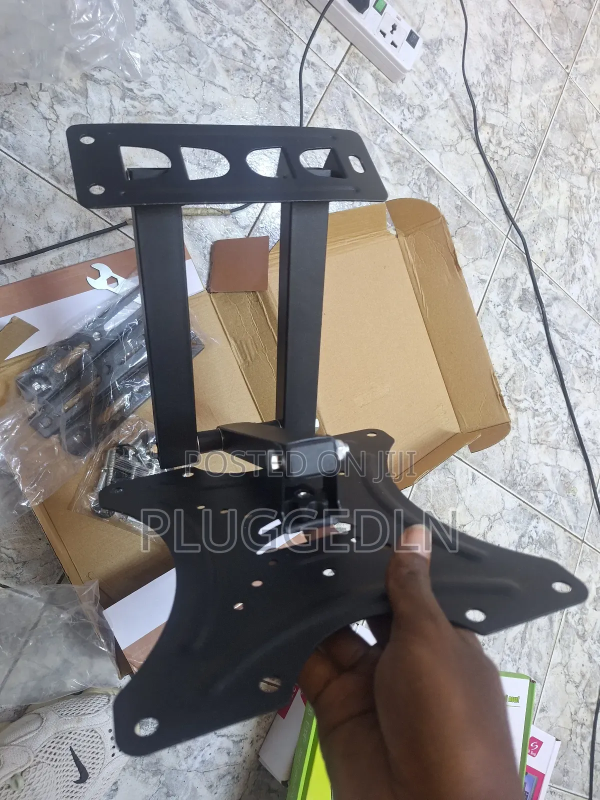 *Swivel Wall Mount for 14- 55inch Tvs.
